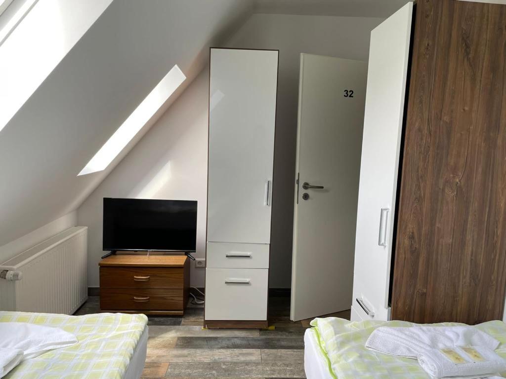 Hotel Gruener Baum à Schömberg Extérieur photo