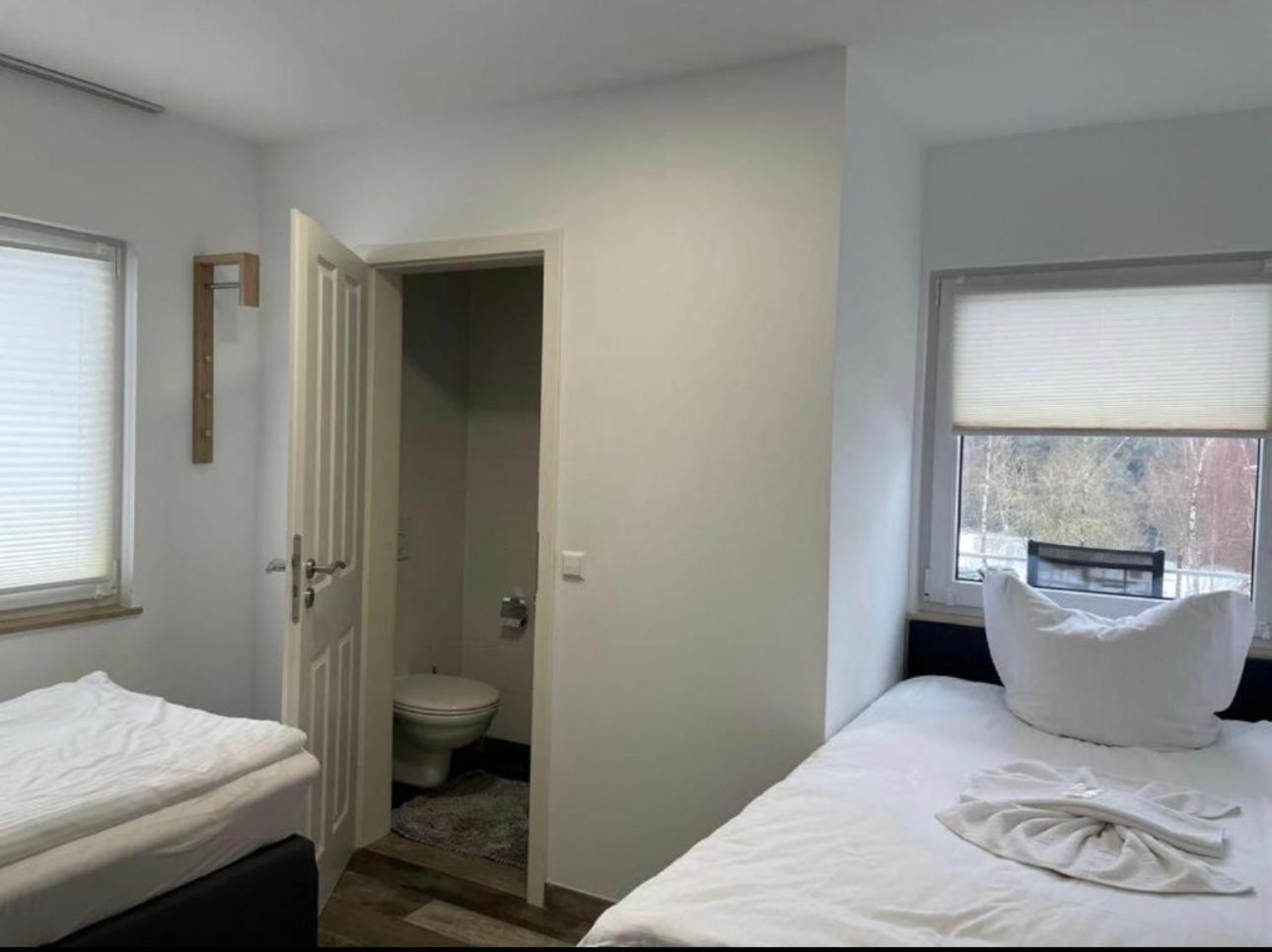 Hotel Gruener Baum à Schömberg Extérieur photo